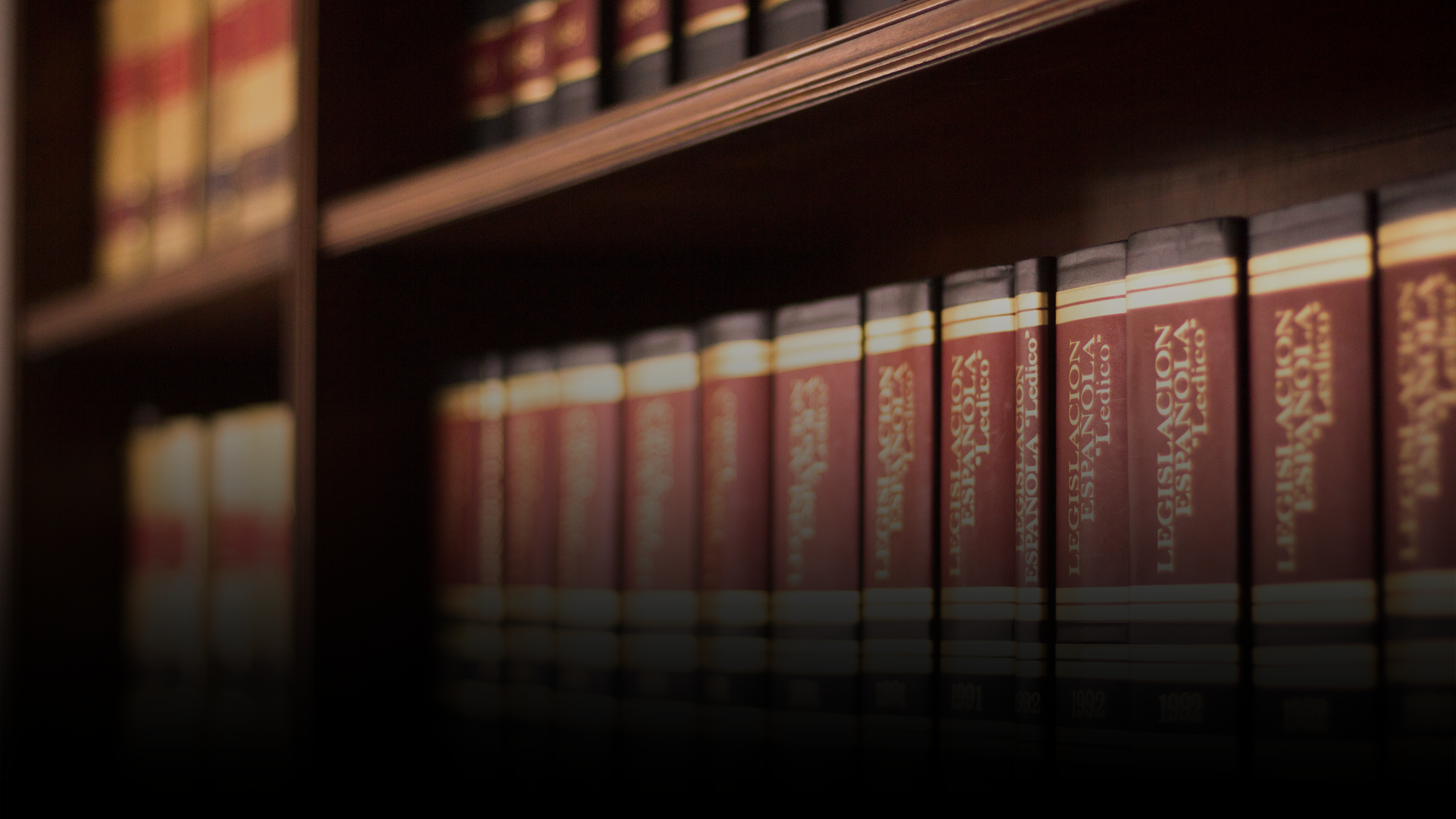 infographic on how and why to outsource in-house legal jobs