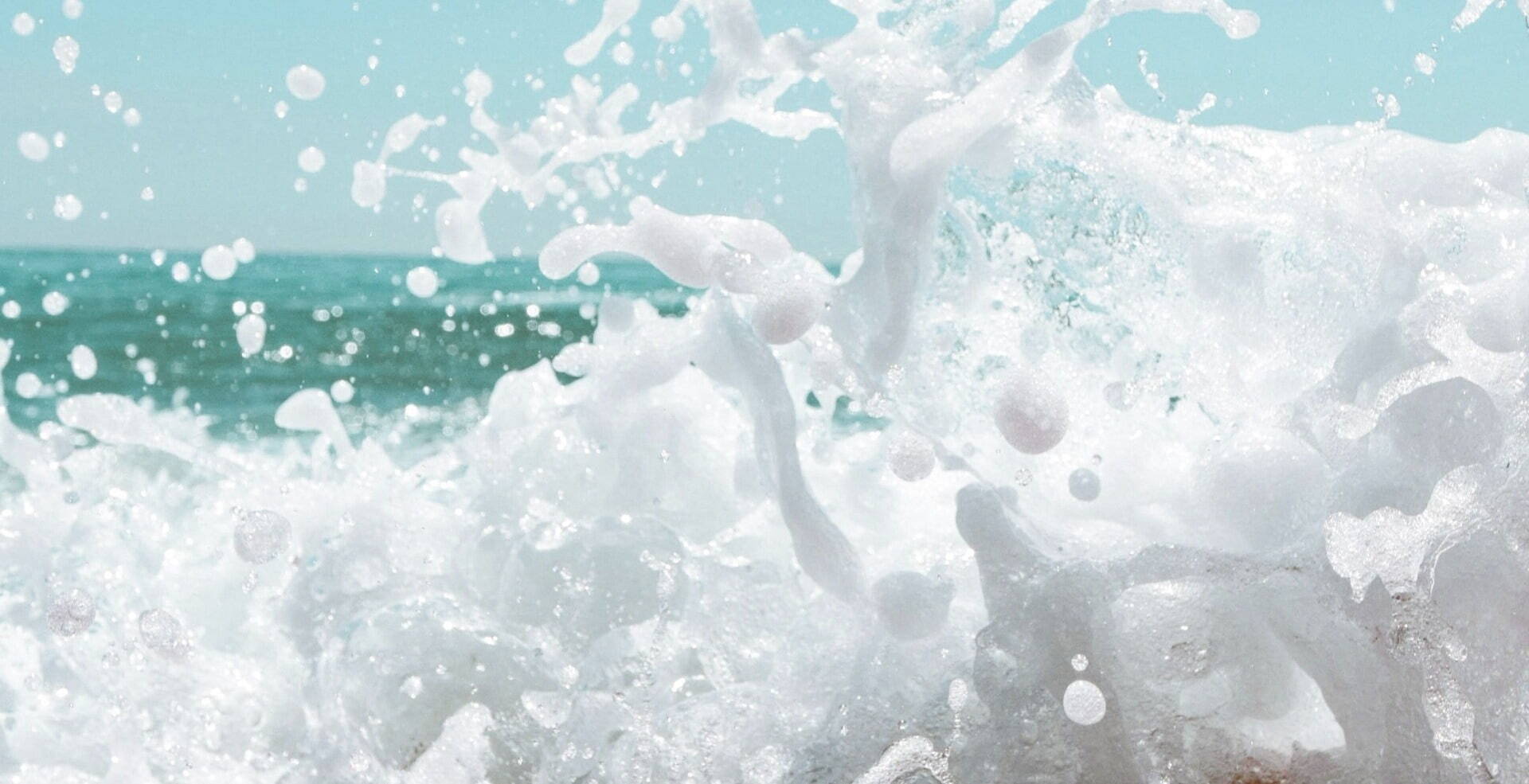 closeup of a wave splashing